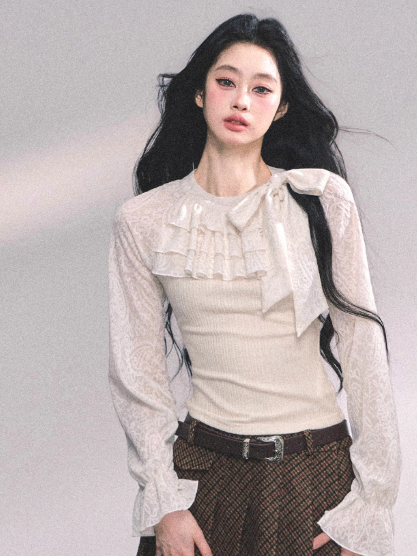 少也眼 Moon-lit Ruffle Lace Knit Layered Long Sleeve Top
