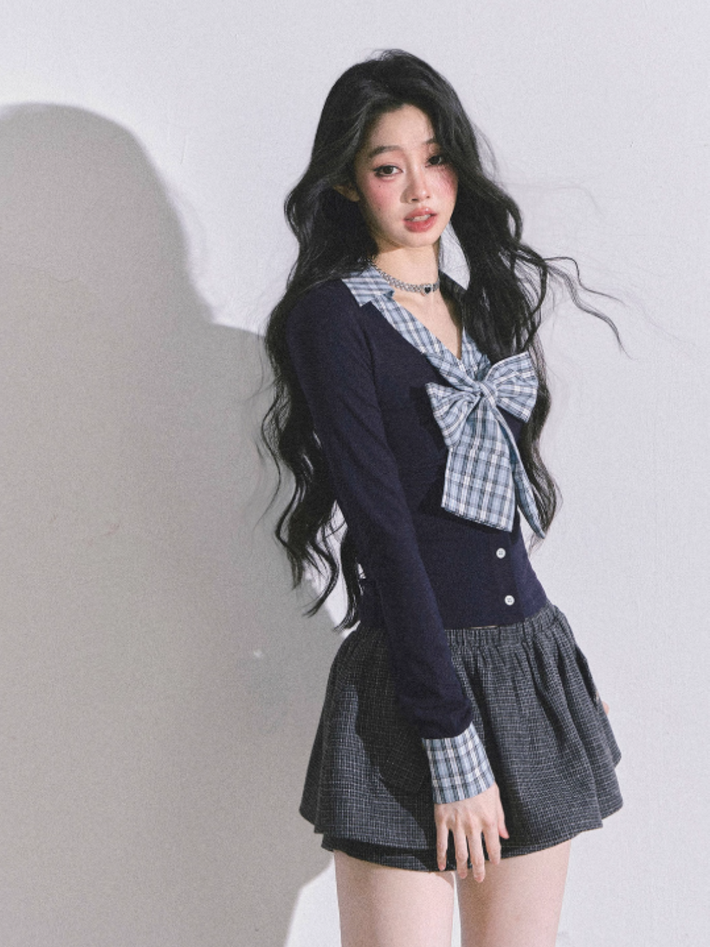少也眼 Navy Blue Plaid Layered-Look Long Sleeve T-Shirt with Bow
