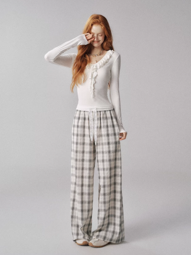 "氧气银河" V-Neck Ruffle Long-Sleeve Knit Top (Classic White)