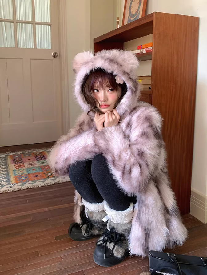 阮阮自制 - "Sweet Beauty Mark" Ombre Faux Fur Hooded Puffer Jacket