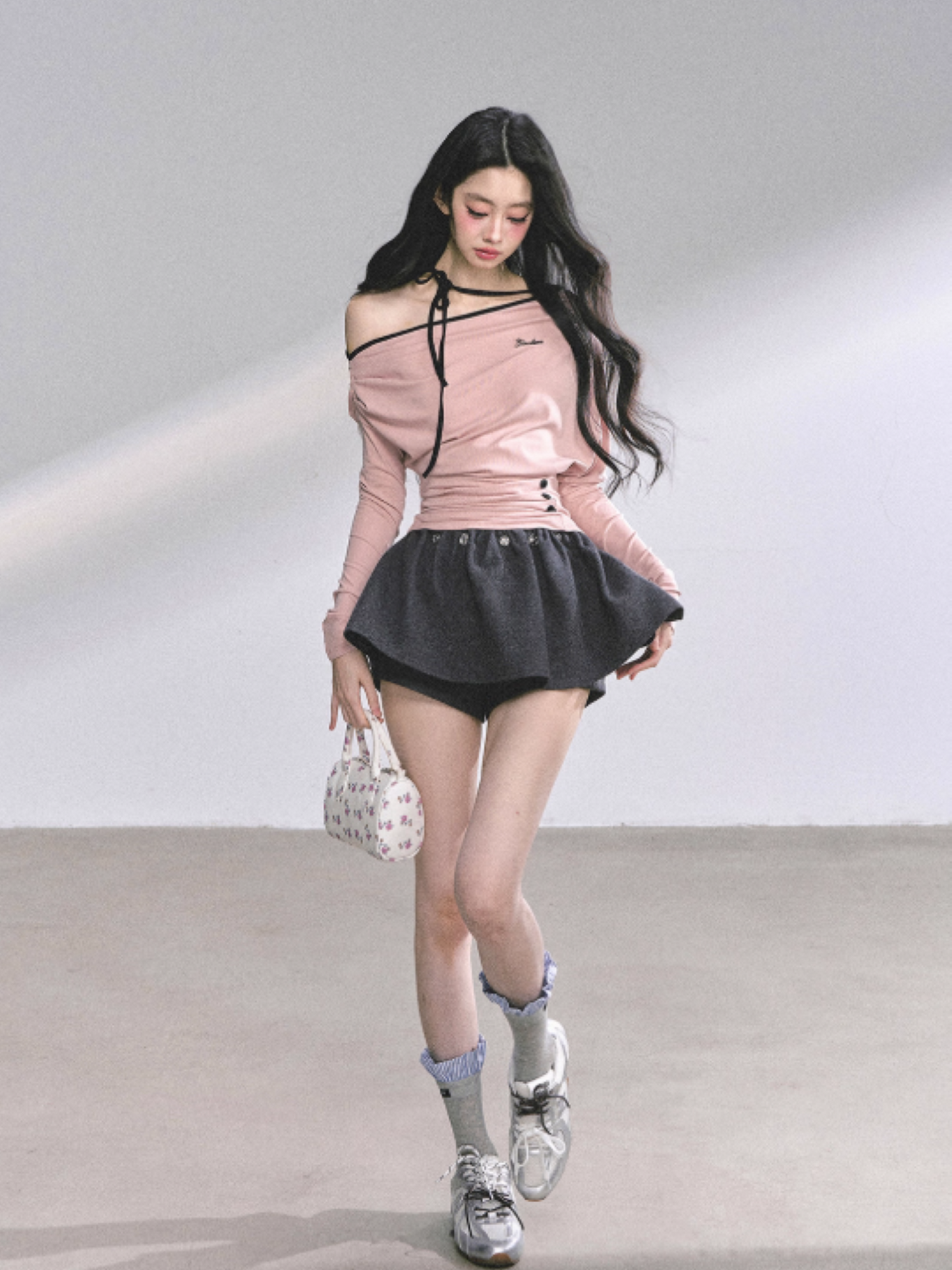 少也眼 K-pop Trainee Off-Shoulder Halter Long Sleeve Top (Pink)