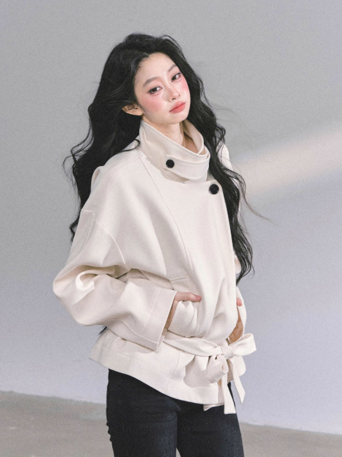 少也眼 “First Snow, Softened” Hepburn-Style Winter Trench Coat - White 941615