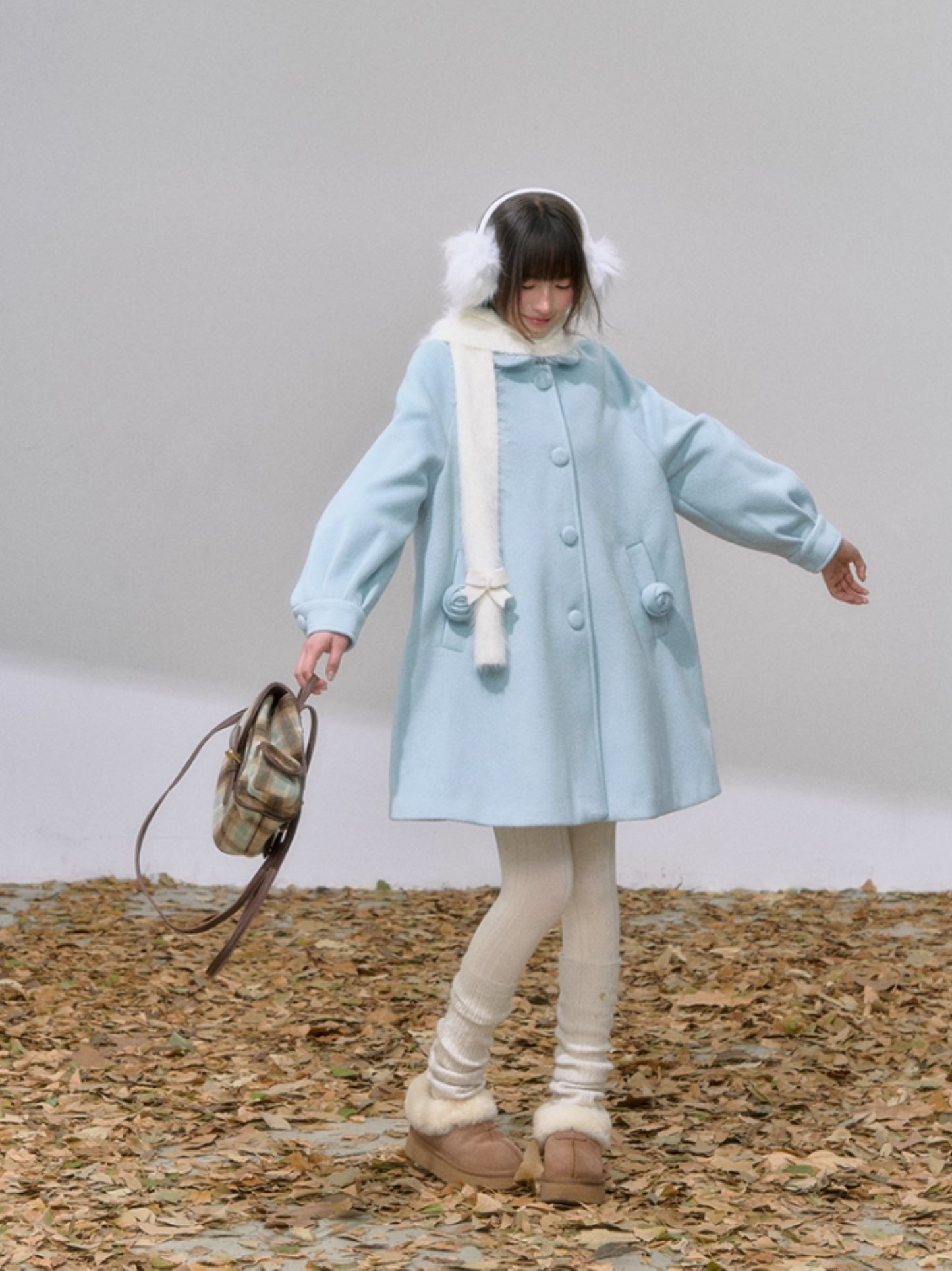 "风吟花语" Sugar Blue A-Line Wool Coat with Detachable Floral Pockets