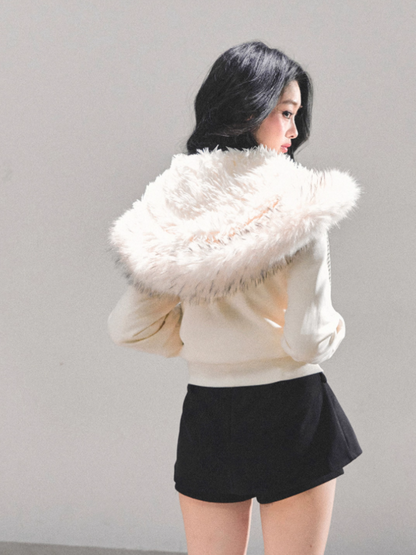 少也眼 “Snowvel Embrace” Hooded Sherpa Jacket - Cream White 874351