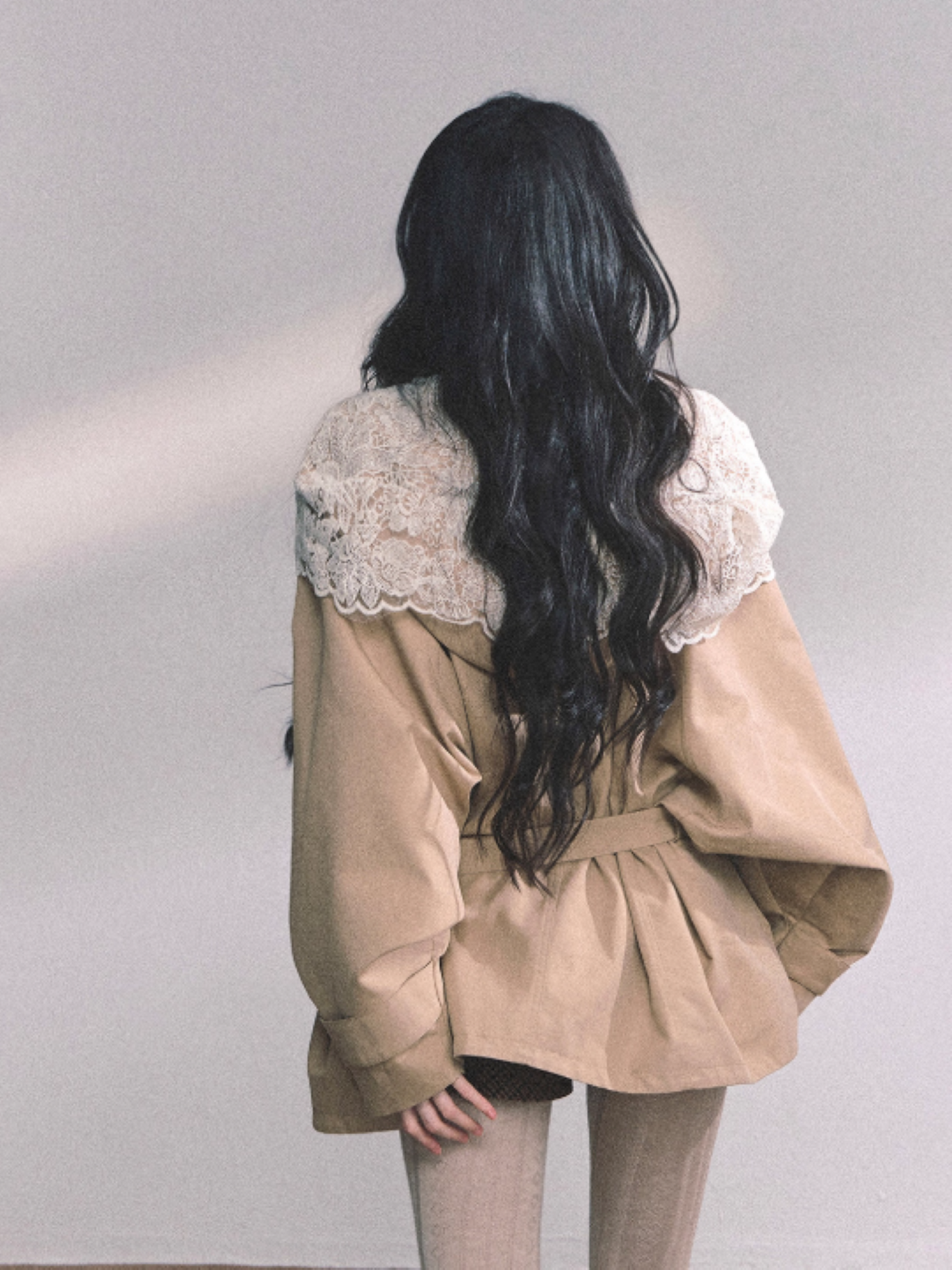 "维罗纳冬日" French Lace Hooded Trench Coat
