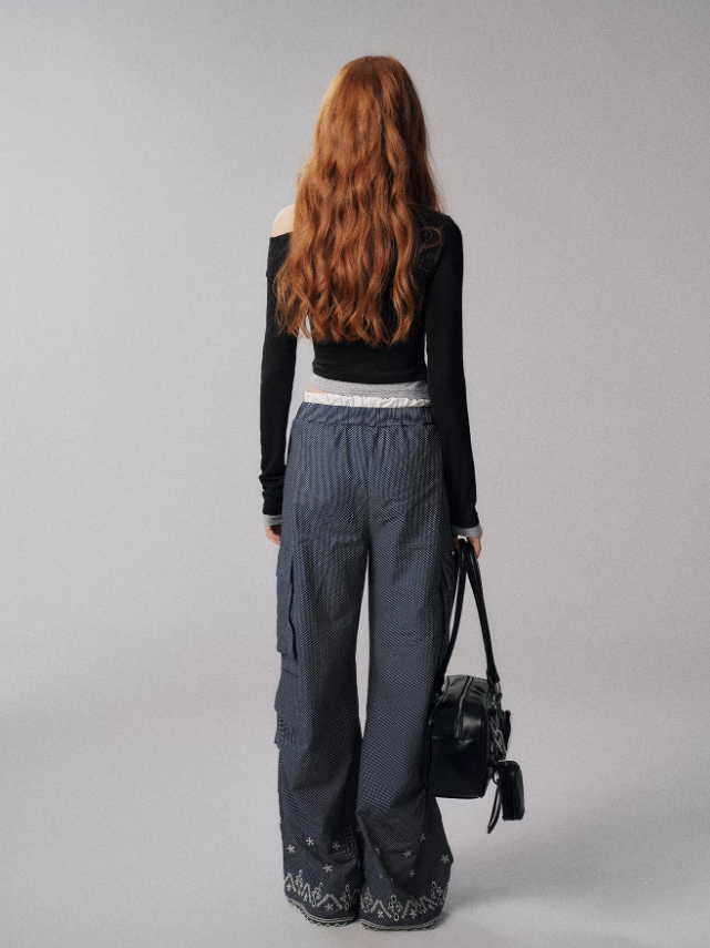 "浪漫波尔卡" Asymmetric Polka Dot Colorblock Long Sleeve Top (Black)
