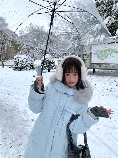 罐头士多所 Sky Blue Mid-Length Down Coat with Bow Detail