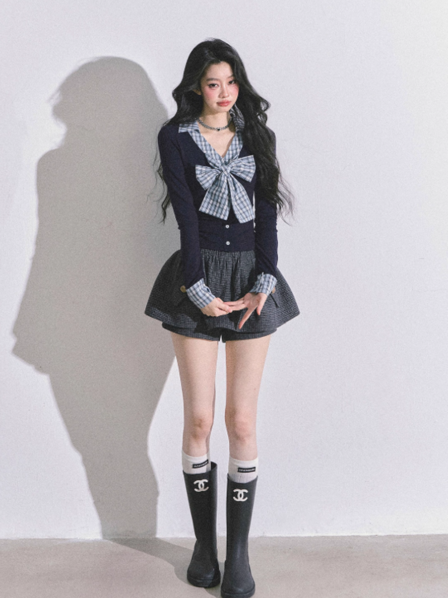 少也眼 Navy Blue Plaid Layered-Look Long Sleeve T-Shirt with Bow
