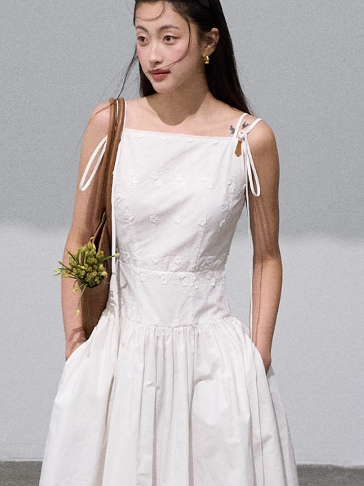 OAKMOO - "Floral Reverie" Embroidered Cotton Dress – Gardenia White 25Q417