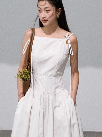 OAKMOO - "Floral Reverie" Embroidered Cotton Dress – Gardenia White 25Q417