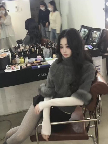 少也眼 “Only She Remains Awake" Gray Mohair High-Neck Knit Sweater (with detachable faux fur)