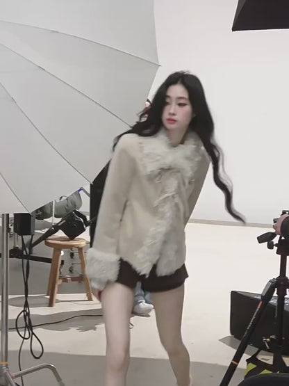 少也眼 “She Melted Into Winter" Faux Shearling Warm Jacket - Almond Beige