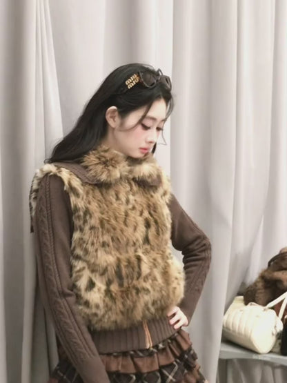 少也眼 “She Walks Through the Wild” Khaki Faux Fur–Panel Jacket 7474151