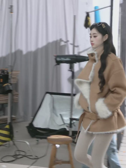 少也眼 "Monologue in the Snow" Suede Faux Shearling Jacket with Belt - Khaki 8746513