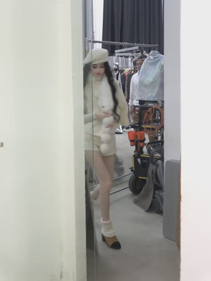 少也眼 “Monologue of the Wilderness” Knit Cape Sweater - White 68415